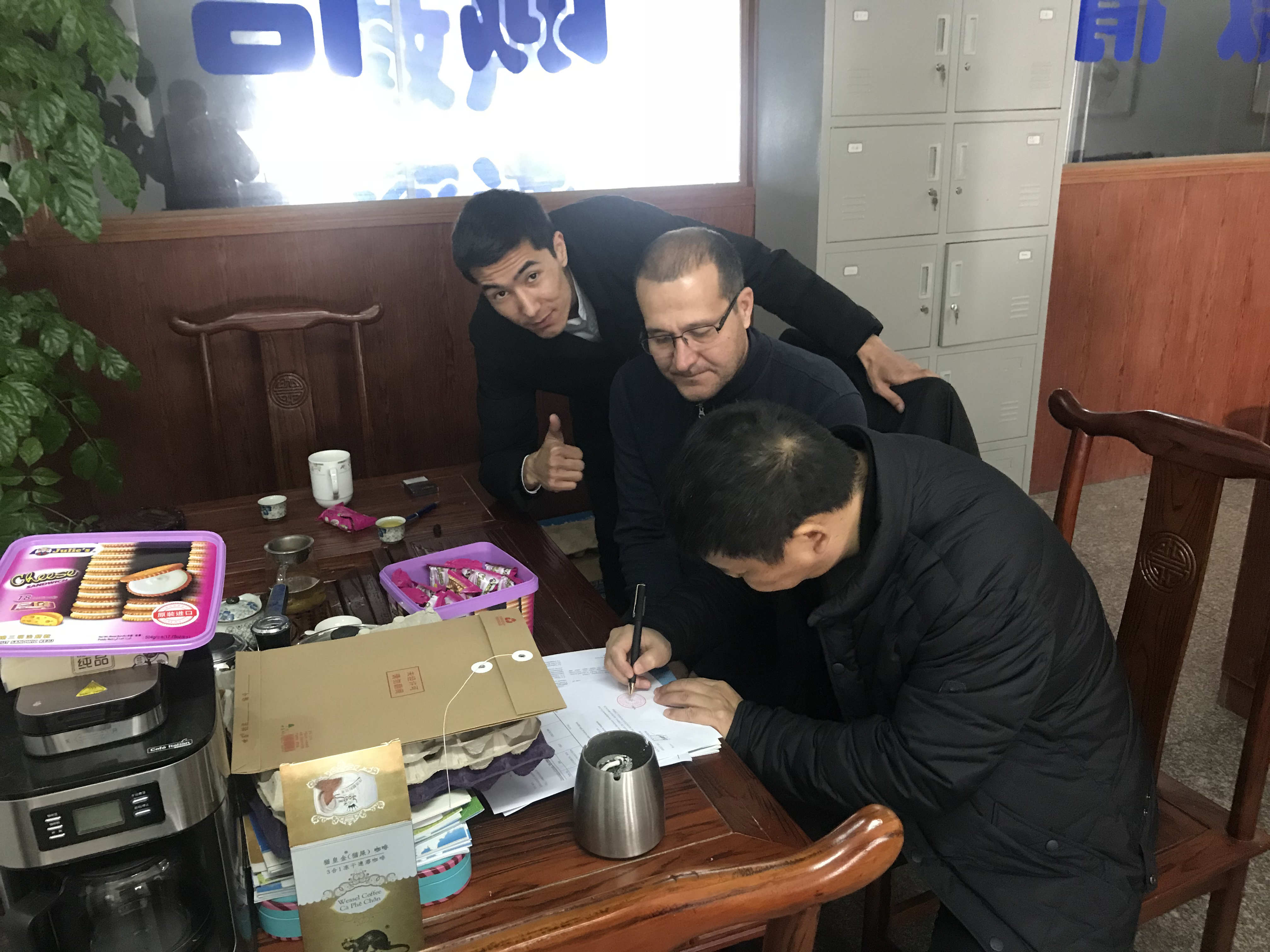 烏茲別克斯坦客戶(hù)1000型蛋托設(shè)備合同簽訂